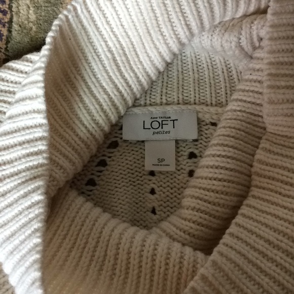 Tulip Cut Ann Taylor Loft Sweater - Picture 6 of 9